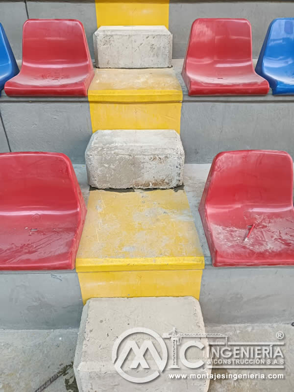 Instalación de volúmenes de concreto para graderías de colisedo en colegio en Bogotá, Colombia. Montajes, Ingeniería y Construcción MIC SAS. Instalación de volúmenes de concreto para graderías de colisedo en colegio en Bogotá, Colombia. Montajes, Ingeniería y Construcción MIC SAS.