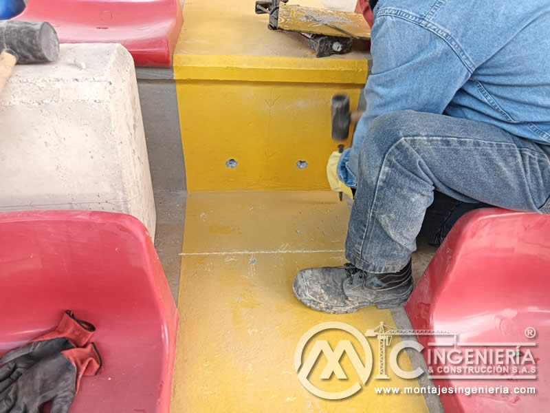 Instalación de volúmenes de concreto para graderías de colisedo en colegio en Bogotá, Colombia. Montajes, Ingeniería y Construcción MIC SAS. Instalación de volúmenes de concreto para graderías de colisedo en colegio en Bogotá, Colombia. Montajes, Ingeniería y Construcción MIC SAS.