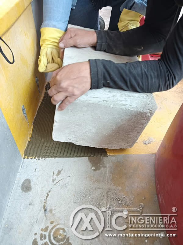 Instalación de volúmenes de concreto para graderías de colisedo en colegio en Bogotá, Colombia. Montajes, Ingeniería y Construcción MIC SAS. Instalación de volúmenes de concreto para graderías de colisedo en colegio en Bogotá, Colombia. Montajes, Ingeniería y Construcción MIC SAS.