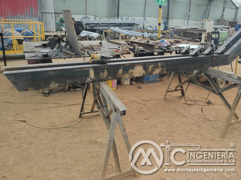 Limpieza de arena y sandblasting de recipientes metálicos en Bogotá, Colombia. Montajes, Ingeniería y Construcción MIC SAS. Limpieza de arena y sandblasting de recipientes metálicos en Bogotá, Colombia. Montajes, Ingeniería y Construcción MIC SAS.