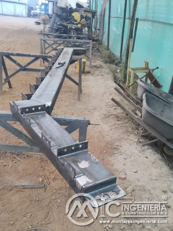 Limpieza de arena y sandblasting de recipientes metálicos en Bogotá, Colombia. Montajes, Ingeniería y Construcción MIC SAS. Limpieza de arena y sandblasting de recipientes metálicos en Bogotá, Colombia. Montajes, Ingeniería y Construcción MIC SAS.