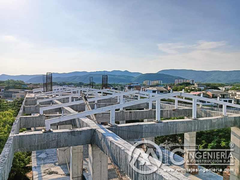 Construcción de estructuras para techos de bodegas en Bogotá, Colombia. Montajes, Ingeniería y Construcción MIC SAS. Construcción de estructuras para techos de bodegas en Bogotá, Colombia. Montajes, Ingeniería y Construcción MIC SAS.