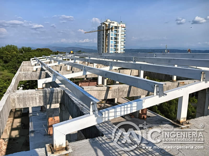 Construcción de estructuras para techos de bodegas en Bogotá, Colombia. Montajes, Ingeniería y Construcción MIC SAS. Construcción de estructuras para techos de bodegas en Bogotá, Colombia. Montajes, Ingeniería y Construcción MIC SAS.