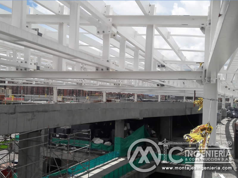 Construcción de estructuras para techos de bodegas en Bogotá, Colombia. Montajes, Ingeniería y Construcción MIC SAS. Construcción de estructuras para techos de bodegas en Bogotá, Colombia. Montajes, Ingeniería y Construcción MIC SAS.