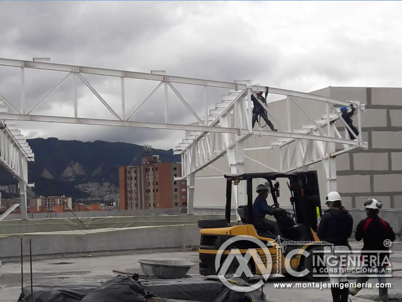 Construcción de estructuras para techos de bodegas en Bogotá, Colombia. Montajes, Ingeniería y Construcción MIC SAS. Construcción de estructuras para techos de bodegas en Bogotá, Colombia. Montajes, Ingeniería y Construcción MIC SAS.