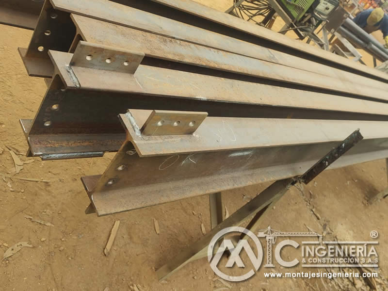 Diseño y construcción de partes estructurales, vigas y columnas metálicas en Bogotá, Colombia. Montajes, Ingeniería y Construcción MIC SAS.