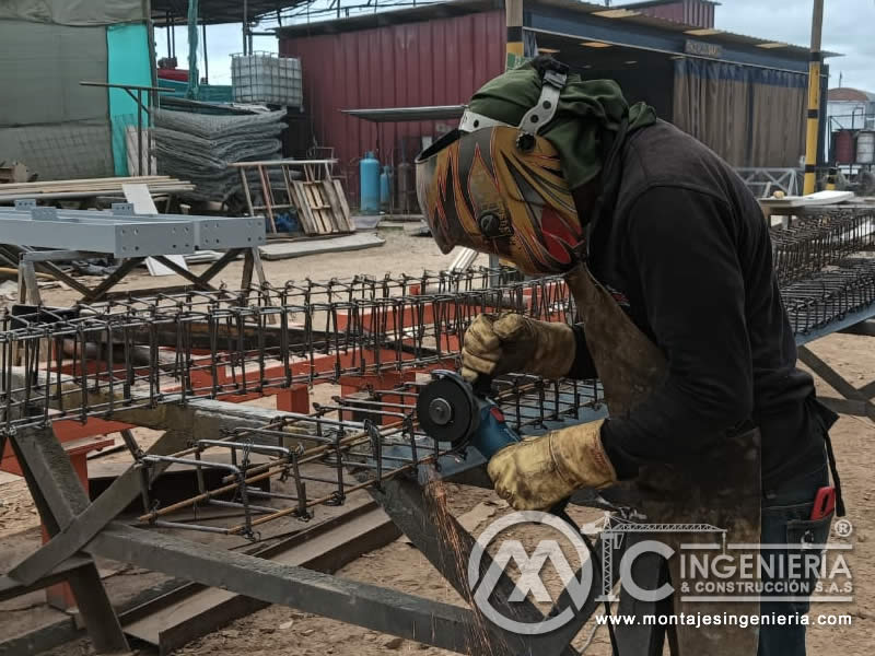 Diseño y construcción de partes estructurales, vigas y columnas metálicas en Bogotá, Colombia. Montajes, Ingeniería y Construcción MIC SAS.
