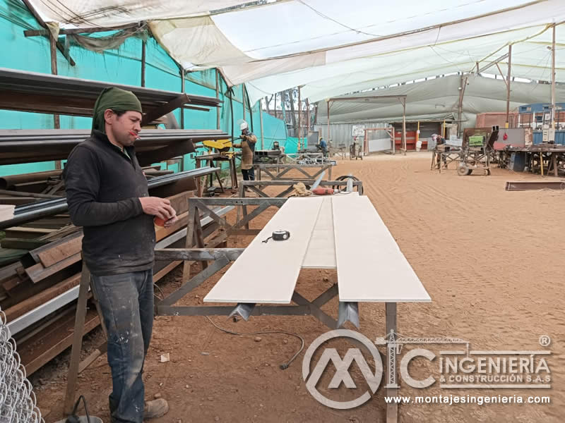 Diseño y construcción de partes estructurales, vigas y columnas metálicas en Bogotá, Colombia. Montajes, Ingeniería y Construcción MIC SAS.