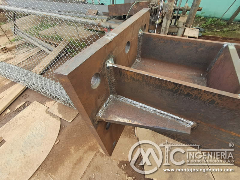 Diseño y construcción de partes estructurales, vigas y columnas metálicas en Bogotá, Colombia. Montajes, Ingeniería y Construcción MIC SAS.