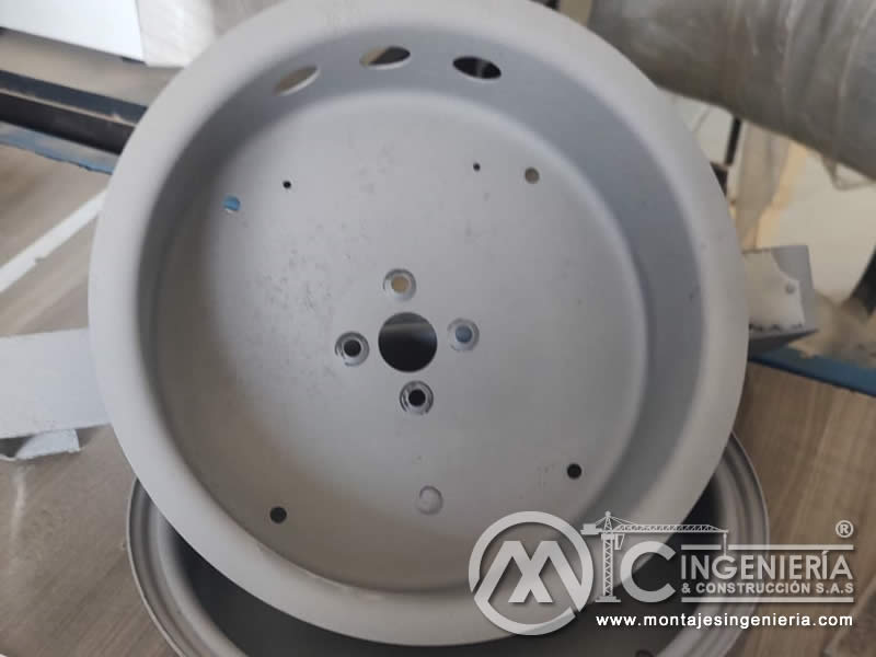 Limpieza de arena y sandblasting de recipientes metálicos en Bogotá, Colombia. Montajes, Ingeniería y Construcción MIC SAS. Limpieza de arena y sandblasting de recipientes metálicos en Bogotá, Colombia. Montajes, Ingeniería y Construcción MIC SAS.