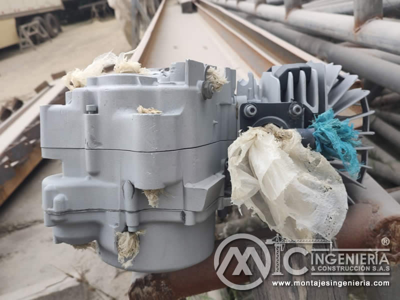 Limpieza industrial con arenado o sandblasting de piezas de motores en Bogotá, Colombia. Montajes, Ingeniería y Construcción MIC SAS. Limpieza industrial con arenado o sandblasting de piezas de motores en Bogotá, Colombia. Montajes, Ingeniería y Construcción MIC SAS.