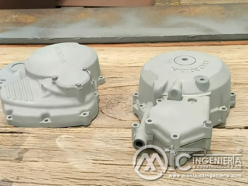Limpieza industrial con arenado o sandblasting de piezas de motores en Bogotá, Colombia. Montajes, Ingeniería y Construcción MIC SAS. Limpieza industrial con arenado o sandblasting de piezas de motores en Bogotá, Colombia. Montajes, Ingeniería y Construcción MIC SAS.