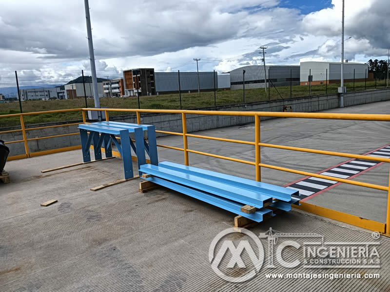 Limpieza y pintura de estructuras metálicas para bodegas y naves industriales en Bogotá, Colombia. Montajes, Ingeniería y Construcción MIC SAS. Limpieza y pintura de estructuras metálicas para bodegas y naves industriales en Bogotá, Colombia. Montajes, Ingeniería y Construcción MIC SAS.
