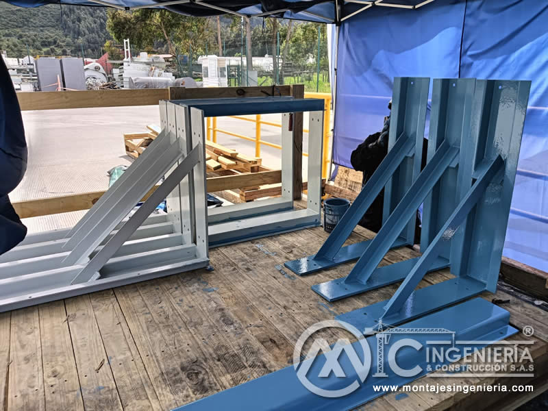 Limpieza y pintura de estructuras metálicas para bodegas y naves industriales en Bogotá, Colombia. Montajes, Ingeniería y Construcción MIC SAS. Limpieza y pintura de estructuras metálicas para bodegas y naves industriales en Bogotá, Colombia. Montajes, Ingeniería y Construcción MIC SAS.