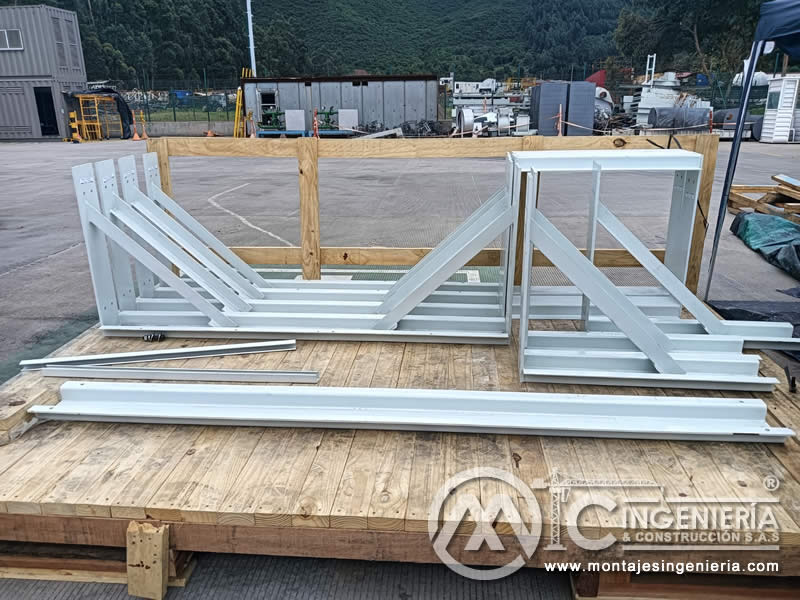 Limpieza y pintura de estructuras metálicas para bodegas y naves industriales en Bogotá, Colombia. Montajes, Ingeniería y Construcción MIC SAS. Limpieza y pintura de estructuras metálicas para bodegas y naves industriales en Bogotá, Colombia. Montajes, Ingeniería y Construcción MIC SAS.