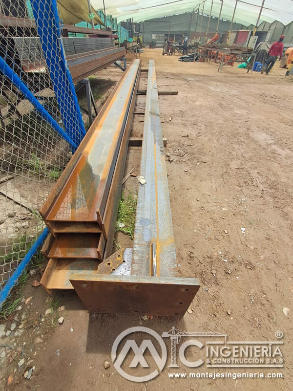 Fabricación de elementos estructurales metálicos en el taller en Bogotá, Colombia. Montajes, Ingeniería y Construcción. MIC SAS.