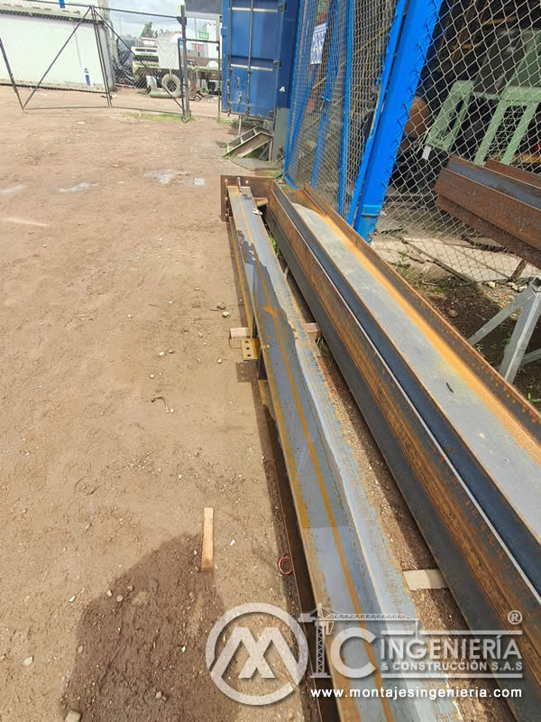 Fabricación de elementos estructurales metálicos en el taller en Bogotá, Colombia. Montajes, Ingeniería y Construcción. MIC SAS.