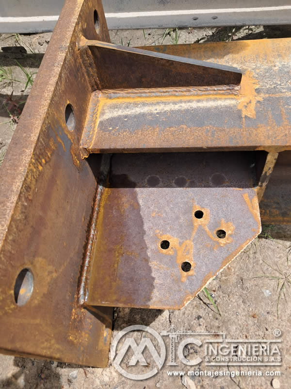 Fabricación de elementos estructurales metálicos en el taller en Bogotá, Colombia. Montajes, Ingeniería y Construcción. MIC SAS.