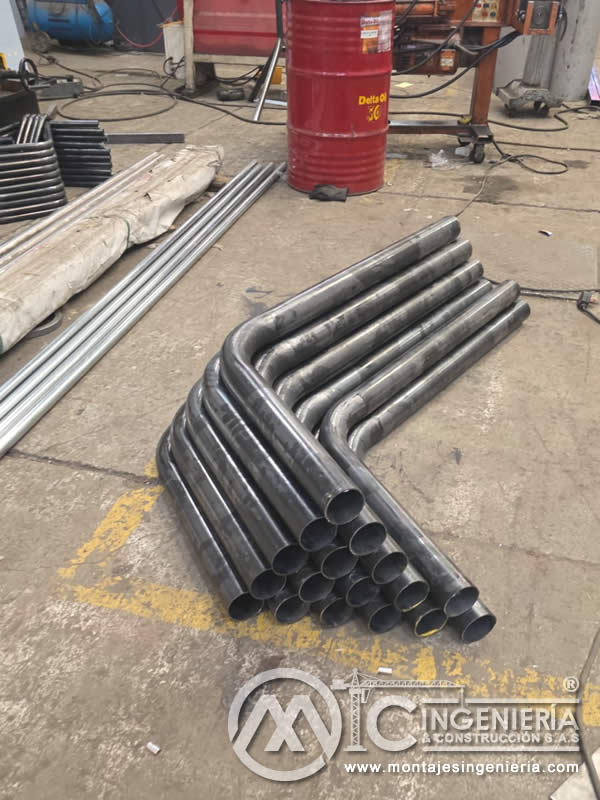 Fabricación de elementos estructurales metálicos en el taller en Bogotá, Colombia. Montajes, Ingeniería y Construcción. MIC SAS.