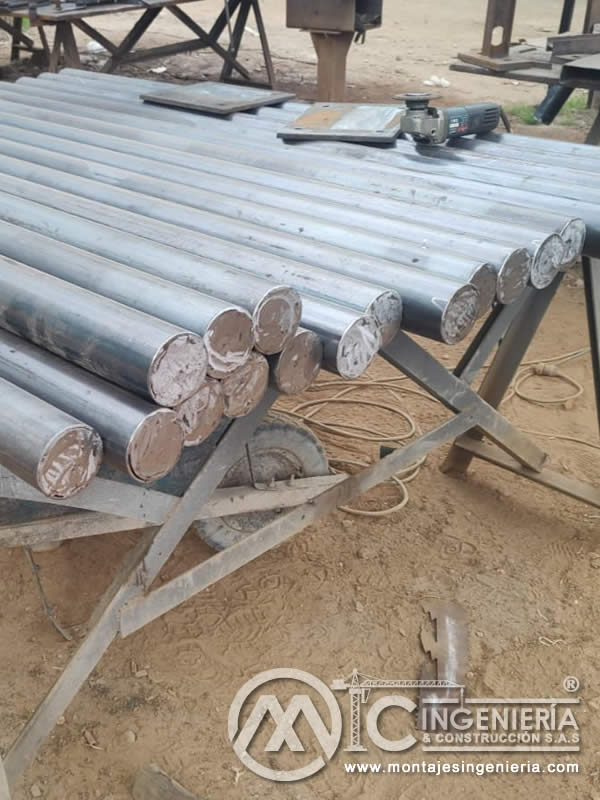 Fabricación de elementos estructurales metálicos en el taller en Bogotá, Colombia. Montajes, Ingeniería y Construcción. MIC SAS.