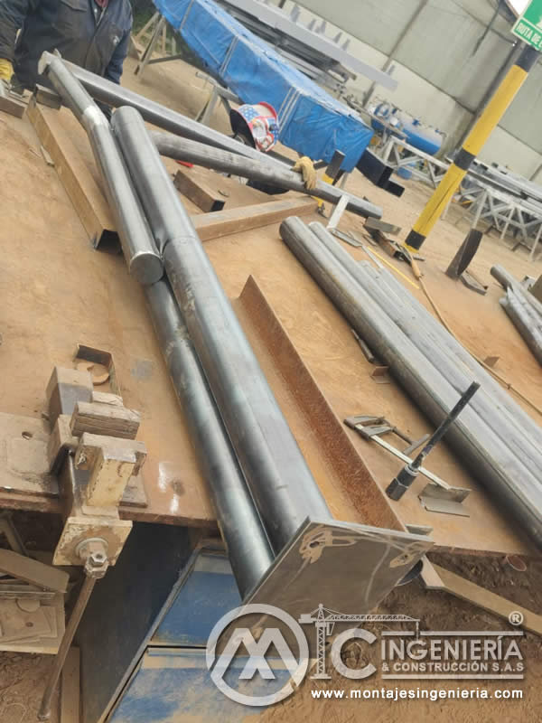 Fabricación de elementos estructurales metálicos en el taller en Bogotá, Colombia. Montajes, Ingeniería y Construcción. MIC SAS.