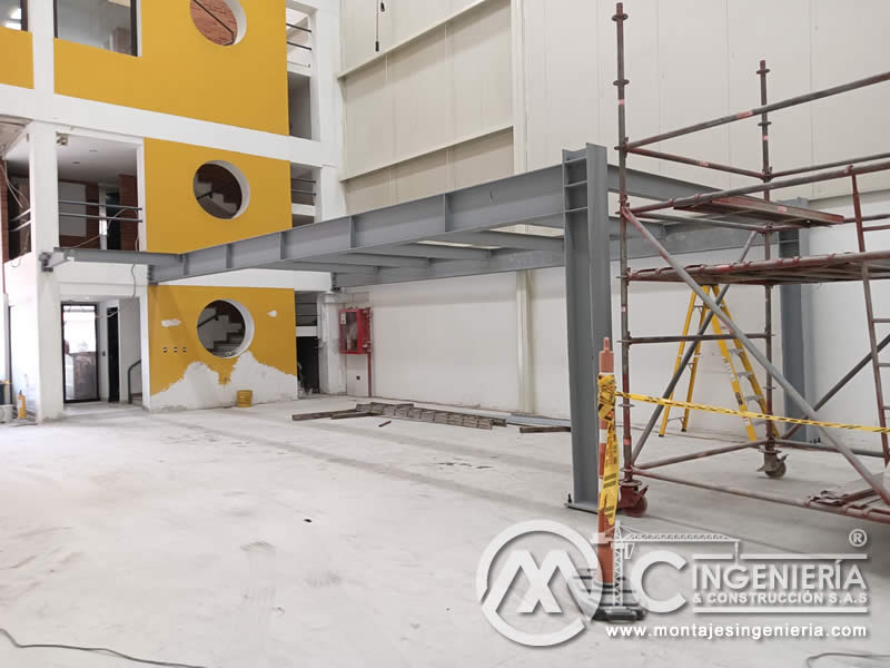 Fabricación de mezzanines metálicos para bodegas y naves industriales en Bogotá, Colombia. Montajes, Ingeniería y Construcción. MIC SAS. Fabricación de mezzanines metálicos para bodegas y naves industriales en Bogotá, Colombia. Montajes, Ingeniería y Construcción. MIC SAS.