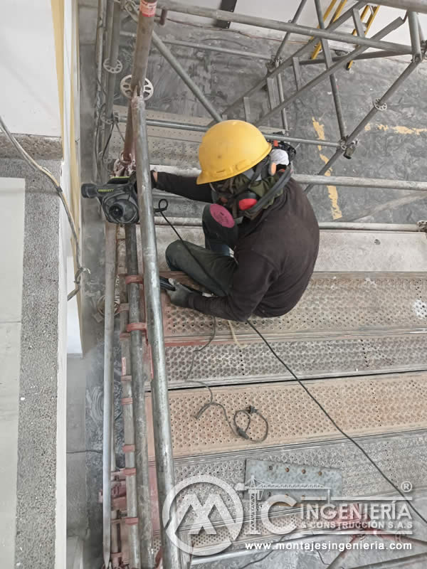 Fabricación de mezzanines metálicos para bodegas y naves industriales en Bogotá, Colombia. Montajes, Ingeniería y Construcción. MIC SAS. Fabricación de mezzanines metálicos para bodegas y naves industriales en Bogotá, Colombia. Montajes, Ingeniería y Construcción. MIC SAS.