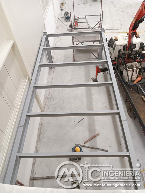 Fabricación de mezzanines metálicos para bodegas y naves industriales en Bogotá, Colombia. Montajes, Ingeniería y Construcción. MIC SAS. Fabricación de mezzanines metálicos para bodegas y naves industriales en Bogotá, Colombia. Montajes, Ingeniería y Construcción. MIC SAS.