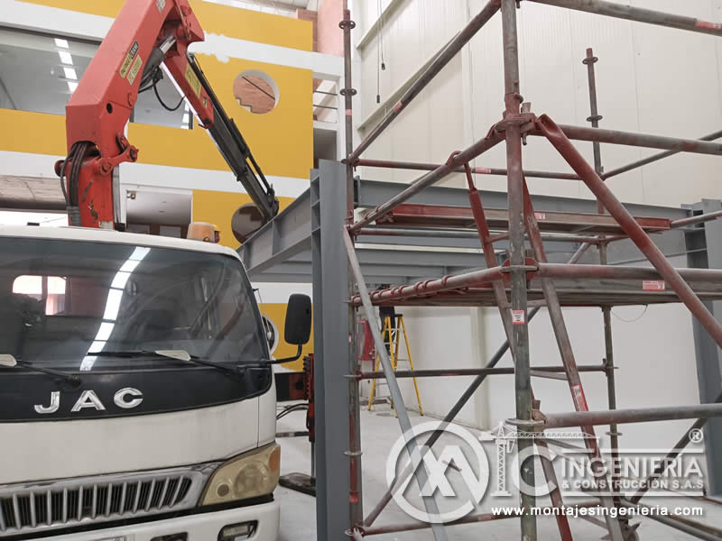 Fabricación de mezzanines metálicos para bodegas y naves industriales en Bogotá, Colombia. Montajes, Ingeniería y Construcción. MIC SAS. Fabricación de mezzanines metálicos para bodegas y naves industriales en Bogotá, Colombia. Montajes, Ingeniería y Construcción. MIC SAS.