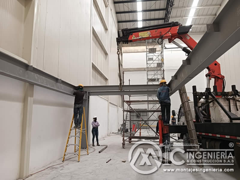 Fabricación de mezzanines metálicos para bodegas y naves industriales en Bogotá, Colombia. Montajes, Ingeniería y Construcción. MIC SAS. Fabricación de mezzanines metálicos para bodegas y naves industriales en Bogotá, Colombia. Montajes, Ingeniería y Construcción. MIC SAS.