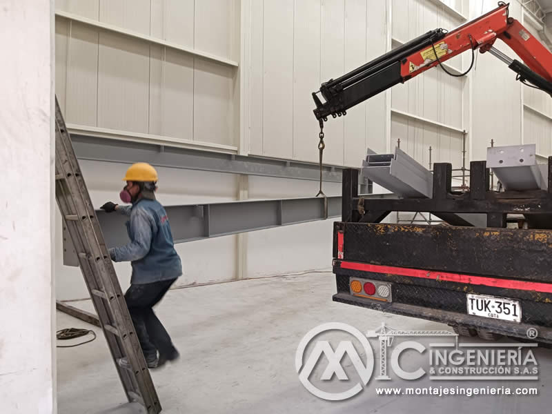 Fabricación de mezzanines metálicos para bodegas y naves industriales en Bogotá, Colombia. Montajes, Ingeniería y Construcción. MIC SAS. Fabricación de mezzanines metálicos para bodegas y naves industriales en Bogotá, Colombia. Montajes, Ingeniería y Construcción. MIC SAS.