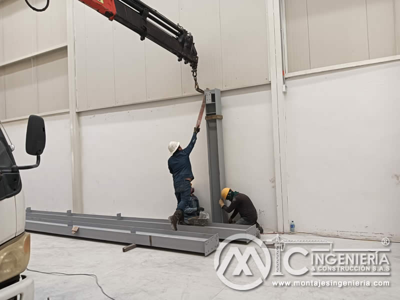 Fabricación de mezzanines metálicos para bodegas y naves industriales en Bogotá, Colombia. Montajes, Ingeniería y Construcción. MIC SAS. Fabricación de mezzanines metálicos para bodegas y naves industriales en Bogotá, Colombia. Montajes, Ingeniería y Construcción. MIC SAS.
