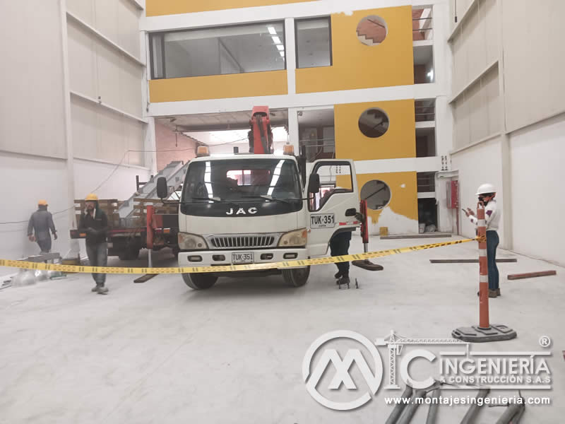 Fabricación de mezzanines metálicos para bodegas y naves industriales en Bogotá, Colombia. Montajes, Ingeniería y Construcción. MIC SAS. Fabricación de mezzanines metálicos para bodegas y naves industriales en Bogotá, Colombia. Montajes, Ingeniería y Construcción. MIC SAS.