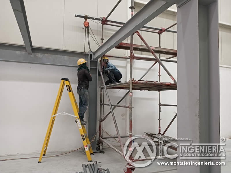 Fabricación de mezzanines metálicos para bodegas y naves industriales en Bogotá, Colombia. Montajes, Ingeniería y Construcción. MIC SAS. Fabricación de mezzanines metálicos para bodegas y naves industriales en Bogotá, Colombia. Montajes, Ingeniería y Construcción. MIC SAS.