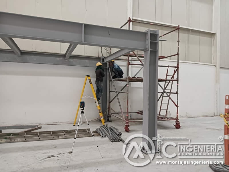 Fabricación de mezzanines metálicos para bodegas y naves industriales en Bogotá, Colombia. Montajes, Ingeniería y Construcción. MIC SAS. Fabricación de mezzanines metálicos para bodegas y naves industriales en Bogotá, Colombia. Montajes, Ingeniería y Construcción. MIC SAS.
