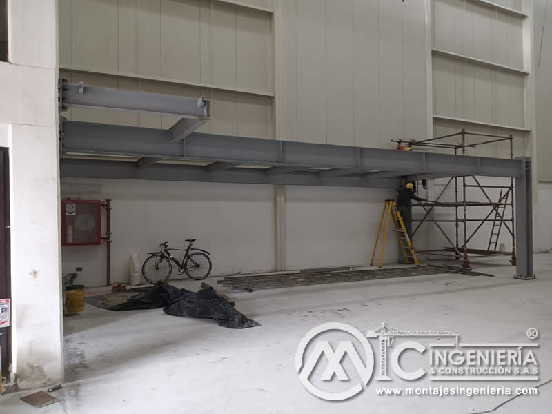 Fabricación de mezzanines metálicos para bodegas y naves industriales en Bogotá, Colombia. Montajes, Ingeniería y Construcción. MIC SAS. Fabricación de mezzanines metálicos para bodegas y naves industriales en Bogotá, Colombia. Montajes, Ingeniería y Construcción. MIC SAS.