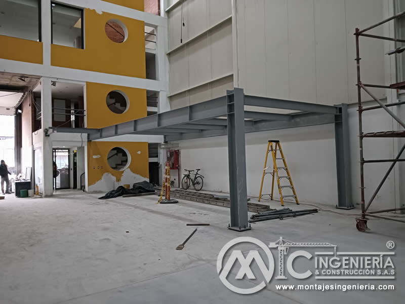 Fabricación de mezzanines metálicos para bodegas y naves industriales en Bogotá, Colombia. Montajes, Ingeniería y Construcción. MIC SAS. Fabricación de mezzanines metálicos para bodegas y naves industriales en Bogotá, Colombia. Montajes, Ingeniería y Construcción. MIC SAS.