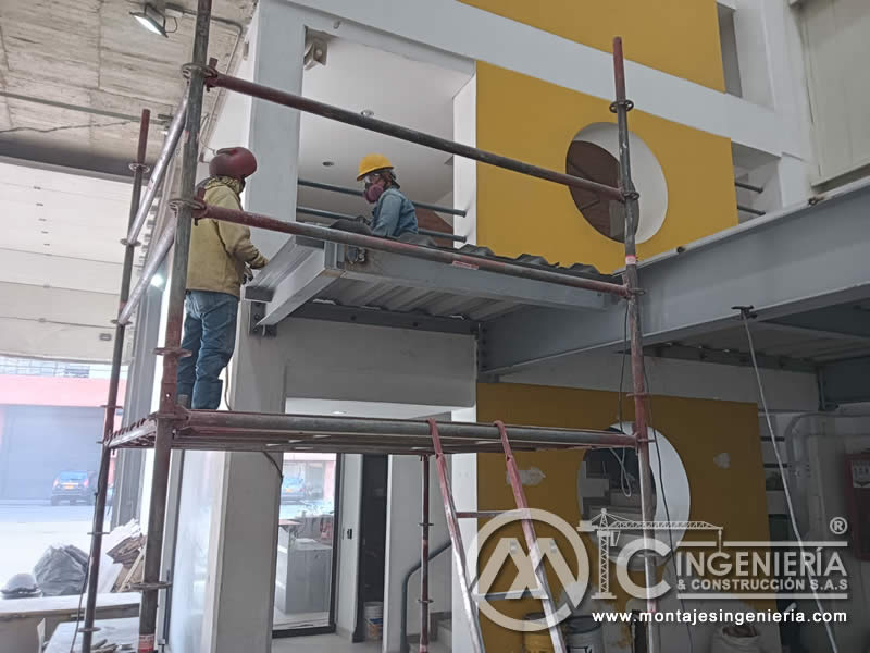 Fabricación de mezzanines metálicos para bodegas y naves industriales en Bogotá, Colombia. Montajes, Ingeniería y Construcción. MIC SAS. Fabricación de mezzanines metálicos para bodegas y naves industriales en Bogotá, Colombia. Montajes, Ingeniería y Construcción. MIC SAS.
