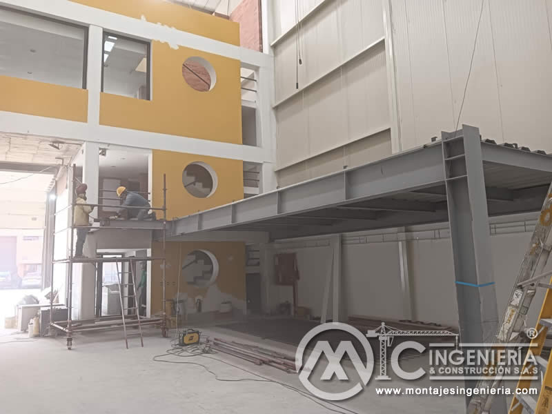 Fabricación de mezzanines metálicos para bodegas y naves industriales en Bogotá, Colombia. Montajes, Ingeniería y Construcción. MIC SAS. Fabricación de mezzanines metálicos para bodegas y naves industriales en Bogotá, Colombia. Montajes, Ingeniería y Construcción. MIC SAS.