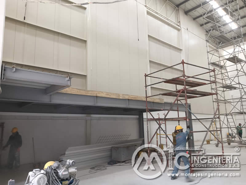 Fabricación de mezzanines metálicos para bodegas y naves industriales en Bogotá, Colombia. Montajes, Ingeniería y Construcción. MIC SAS. Fabricación de mezzanines metálicos para bodegas y naves industriales en Bogotá, Colombia. Montajes, Ingeniería y Construcción. MIC SAS.