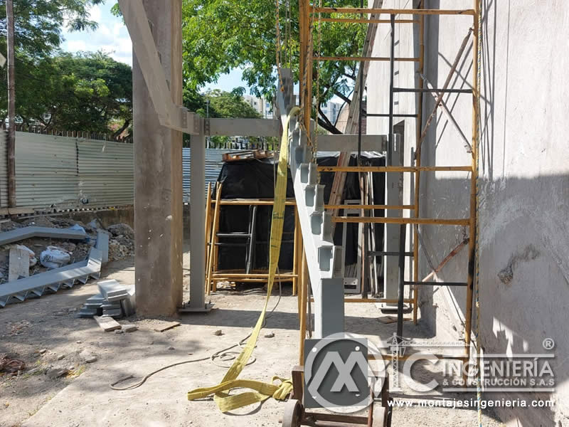 Fabricación y montaje de escaleras metálicas para edificios en Bogotá, Colombia. Montajes, Ingeniería y Construcción. MIC SAS. Fabricación y montaje de escaleras metálicas para edificios en Bogotá, Colombia. Montajes, Ingeniería y Construcción. MIC SAS.