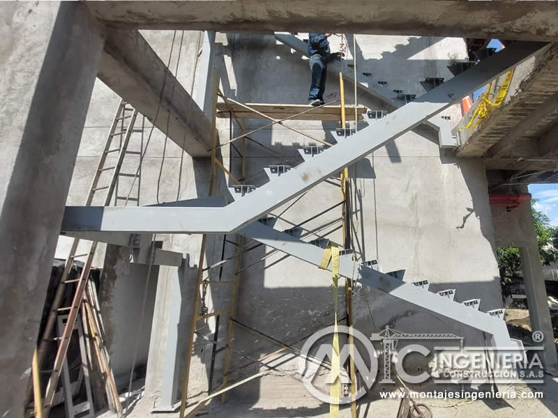 Fabricación y montaje de escaleras metálicas para edificios en Bogotá, Colombia. Montajes, Ingeniería y Construcción. MIC SAS. Fabricación y montaje de escaleras metálicas para edificios en Bogotá, Colombia. Montajes, Ingeniería y Construcción. MIC SAS.