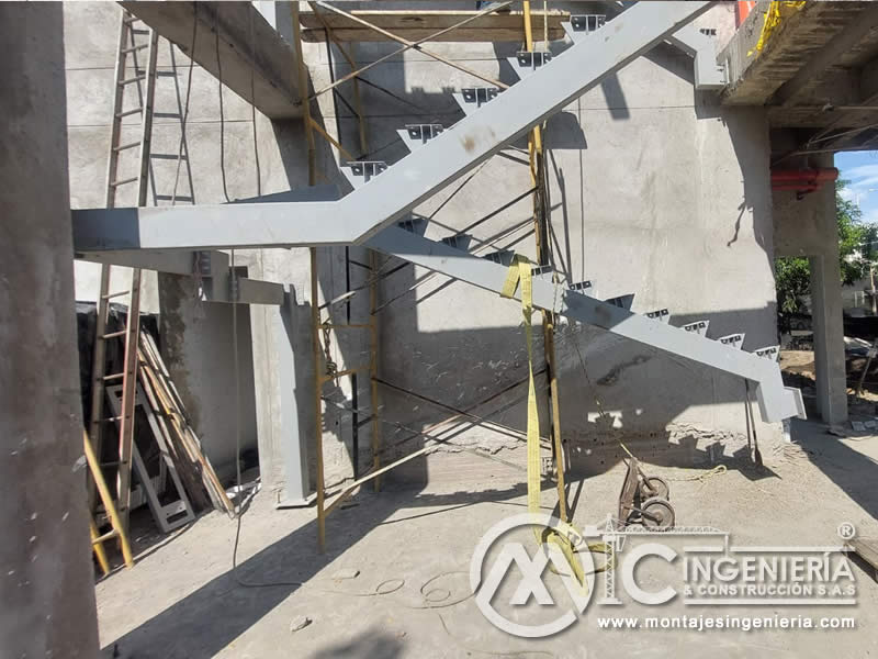 Fabricación y montaje de escaleras metálicas para edificios en Bogotá, Colombia. Montajes, Ingeniería y Construcción. MIC SAS. Fabricación y montaje de escaleras metálicas para edificios en Bogotá, Colombia. Montajes, Ingeniería y Construcción. MIC SAS.
