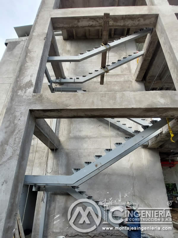 Fabricación y montaje de escaleras metálicas para edificios en Bogotá, Colombia. Montajes, Ingeniería y Construcción. MIC SAS. Fabricación y montaje de escaleras metálicas para edificios en Bogotá, Colombia. Montajes, Ingeniería y Construcción. MIC SAS.