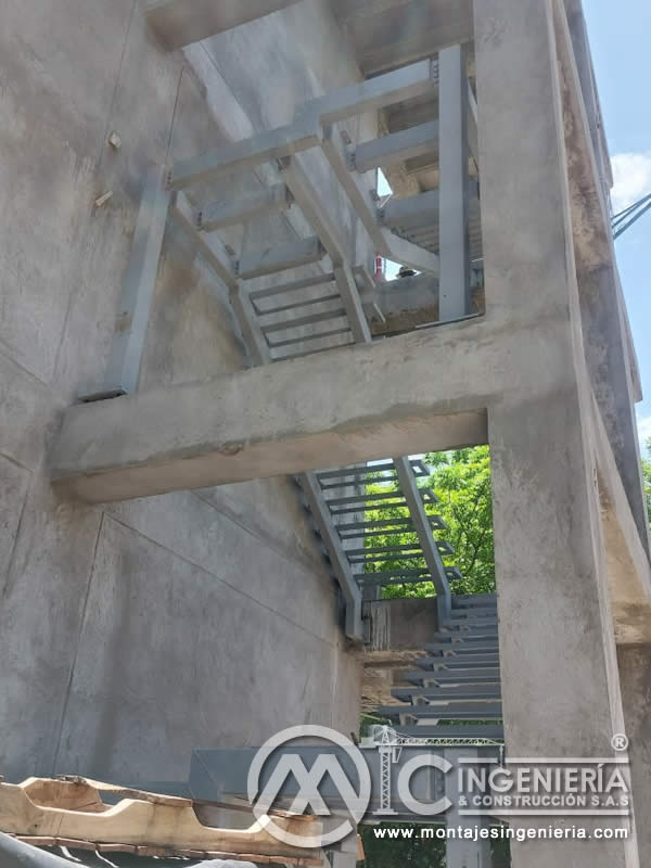 Fabricación y montaje de escaleras metálicas para edificios en Bogotá, Colombia. Montajes, Ingeniería y Construcción. MIC SAS. Fabricación y montaje de escaleras metálicas para edificios en Bogotá, Colombia. Montajes, Ingeniería y Construcción. MIC SAS.