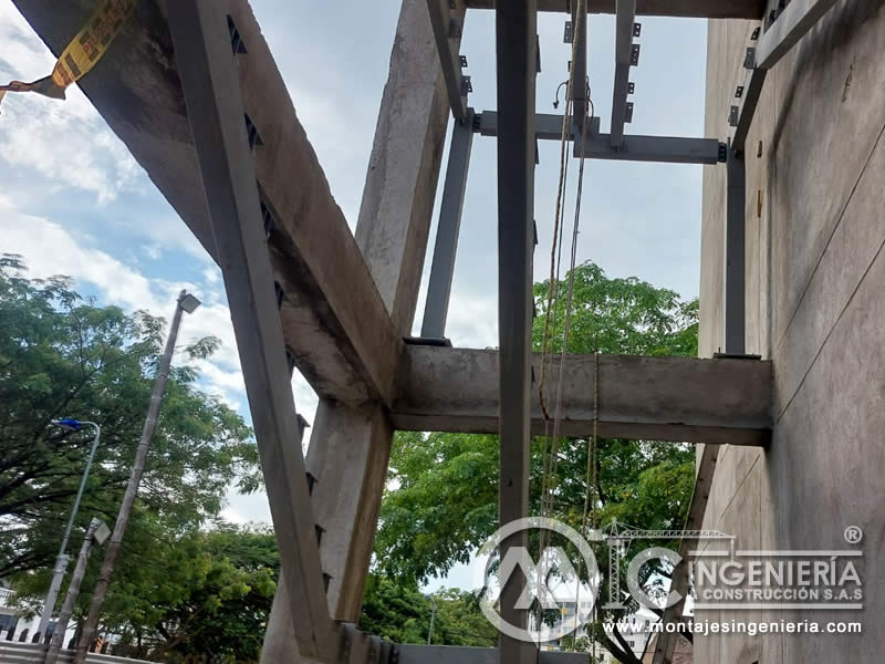 Fabricación y montaje de escaleras metálicas para edificios en Bogotá, Colombia. Montajes, Ingeniería y Construcción. MIC SAS. Fabricación y montaje de escaleras metálicas para edificios en Bogotá, Colombia. Montajes, Ingeniería y Construcción. MIC SAS.