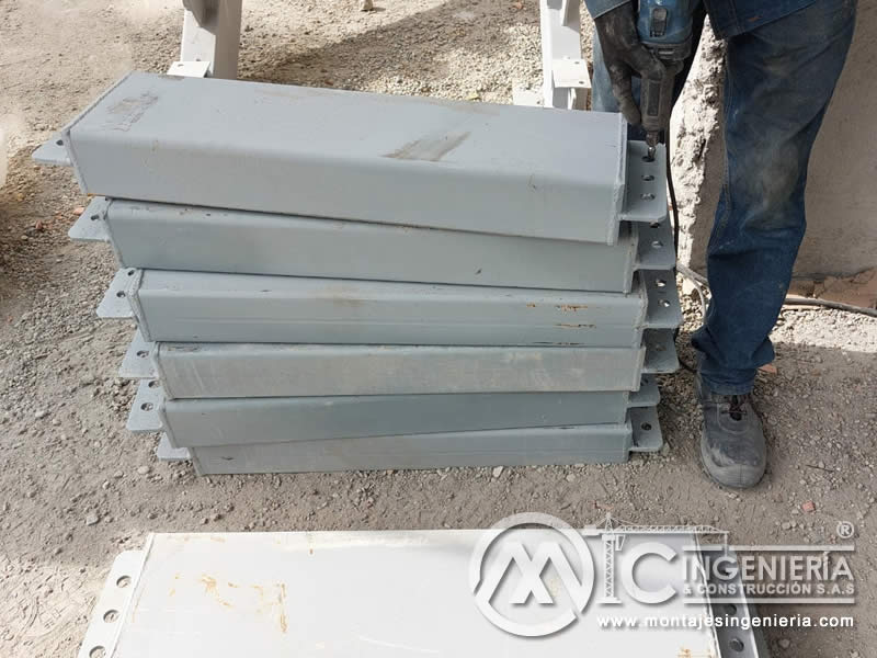 Fabricación y montaje de escaleras metálicas para edificios en Bogotá, Colombia. Montajes, Ingeniería y Construcción. MIC SAS. Fabricación y montaje de escaleras metálicas para edificios en Bogotá, Colombia. Montajes, Ingeniería y Construcción. MIC SAS.