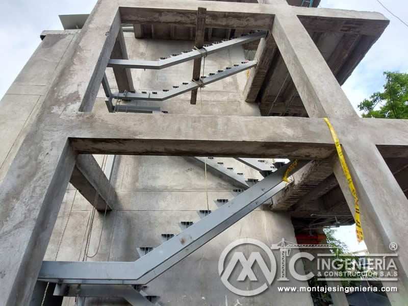 Fabricación y montaje de escaleras metálicas para edificios en Bogotá, Colombia. Montajes, Ingeniería y Construcción. MIC SAS. Fabricación y montaje de escaleras metálicas para edificios en Bogotá, Colombia. Montajes, Ingeniería y Construcción. MIC SAS.