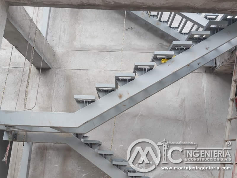 Fabricación y montaje de escaleras metálicas para edificios en Bogotá, Colombia. Montajes, Ingeniería y Construcción. MIC SAS. Fabricación y montaje de escaleras metálicas para edificios en Bogotá, Colombia. Montajes, Ingeniería y Construcción. MIC SAS.