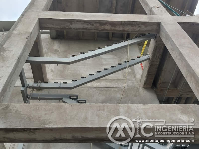 Fabricación y montaje de escaleras metálicas para edificios en Bogotá, Colombia. Montajes, Ingeniería y Construcción. MIC SAS. Fabricación y montaje de escaleras metálicas para edificios en Bogotá, Colombia. Montajes, Ingeniería y Construcción. MIC SAS.